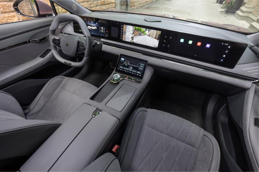 Свет в конце: экспресс-тест седана Voyah Passion