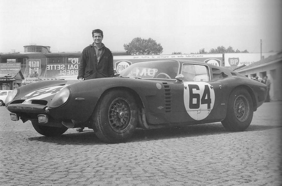 Джотто Биззаррини со своим творением — Iso Grifo A3/C