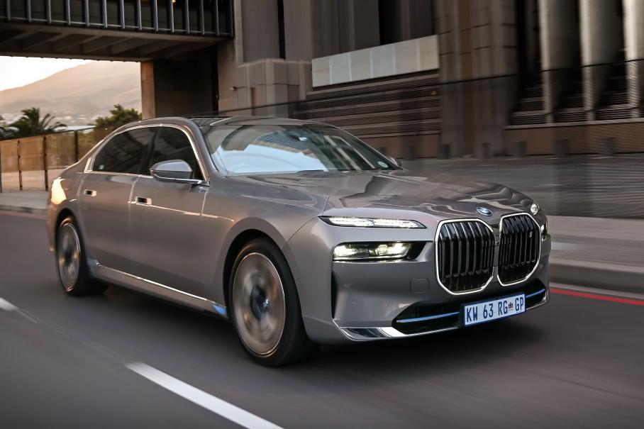 У флагманского седана BMW i7 появилась новая базовая версия