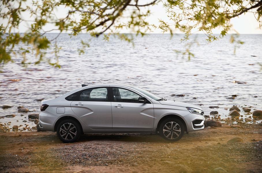 Новая Lada Vesta: первая встреча с автомобилем, который мы ждали год