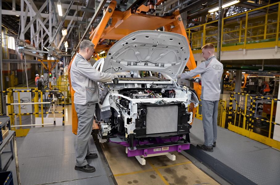 Российские автозаводы на треть увеличили объемы производства машин