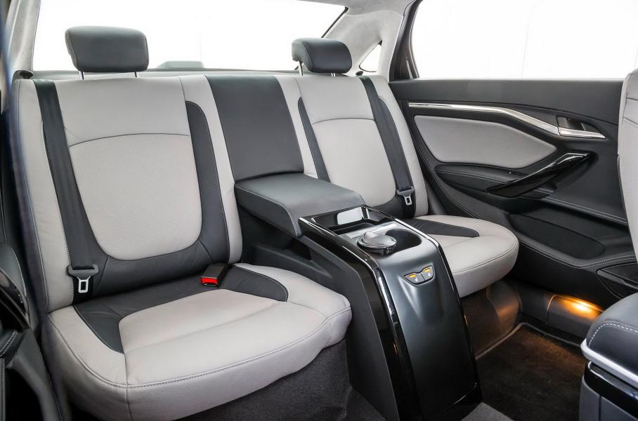 Задний ряд Lada Vesta Signature образца 2016 года