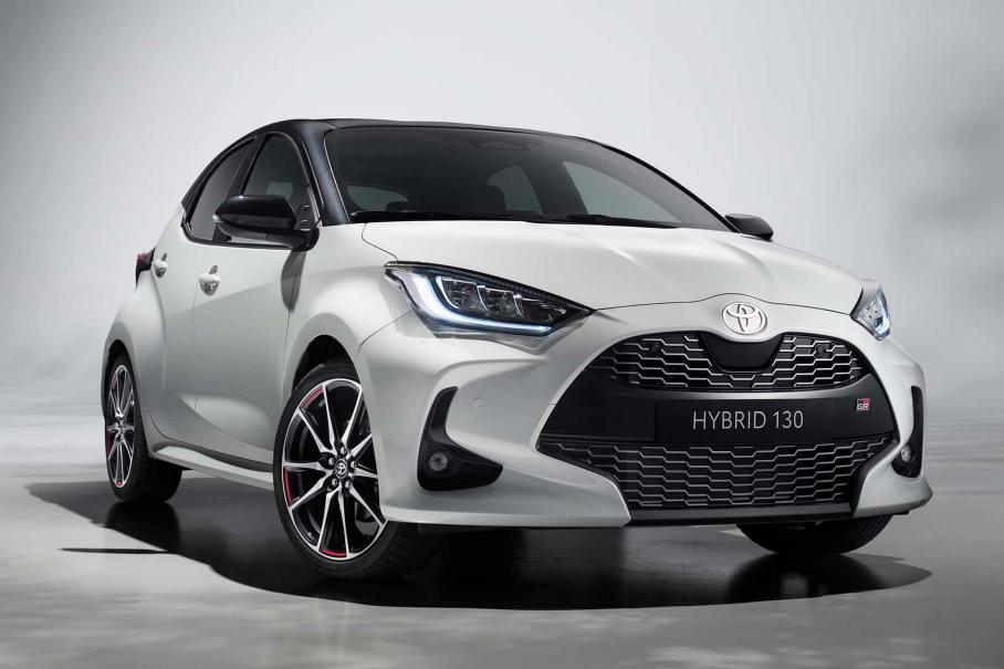 У Toyota Yaris появилась мощная гибридная версия и новый интерьер