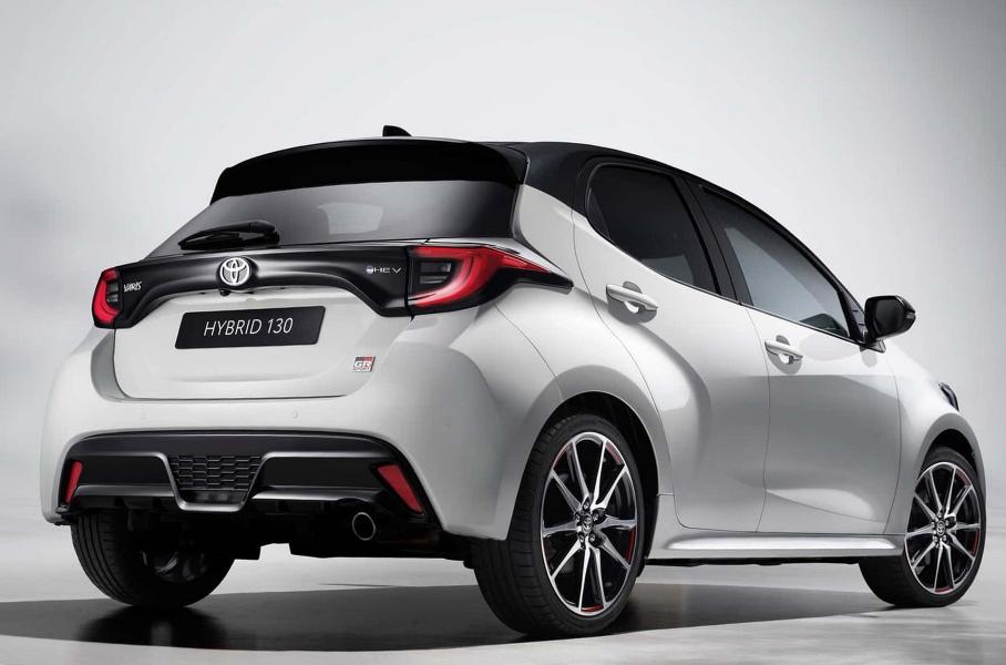 У Toyota Yaris появилась мощная гибридная версия и новый интерьер