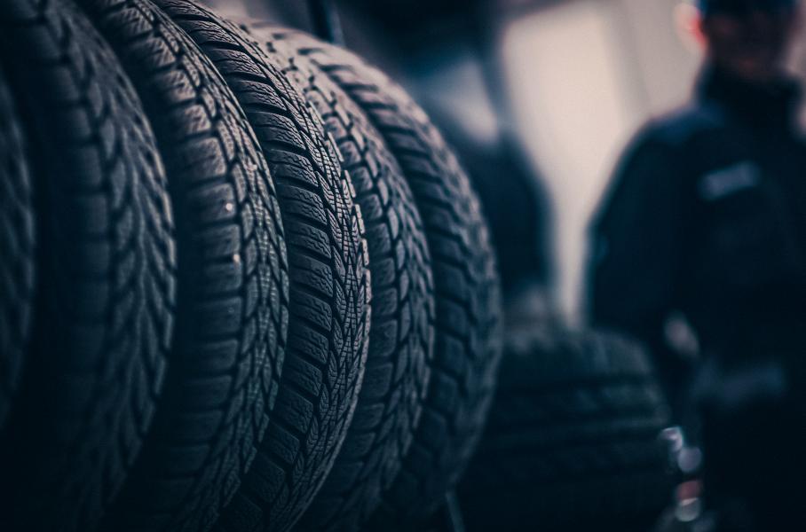 В России будут штрафовать за езду на зимних шинах летом