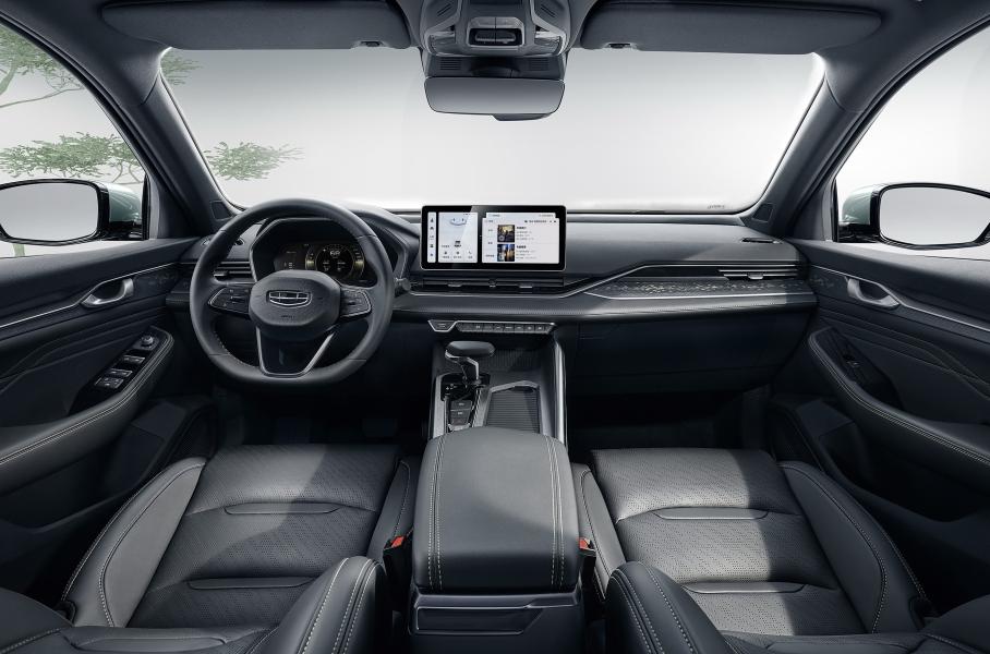 Интерьер Geely Preface с двигателем 1.5