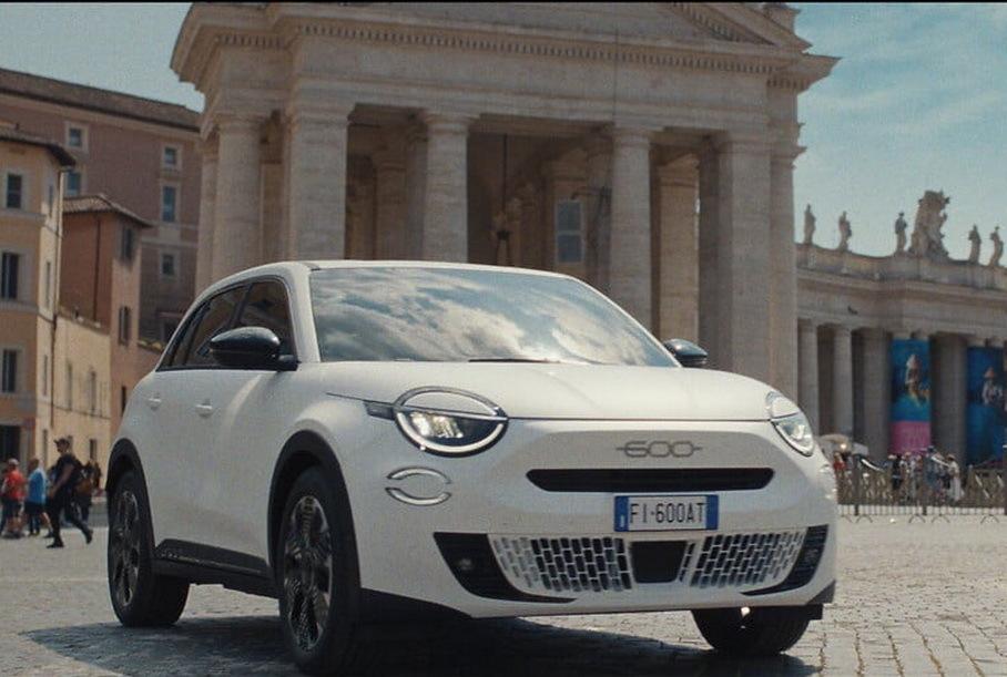 Новый кроссовер Fiat 600 полностью раскрыт на официальном видео