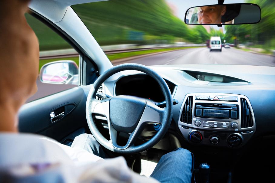 Большинство российских водителей не хотят использовать автопилот