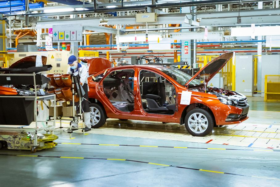 АвтоВАЗ возобновил производство после трехнедельного перерыва