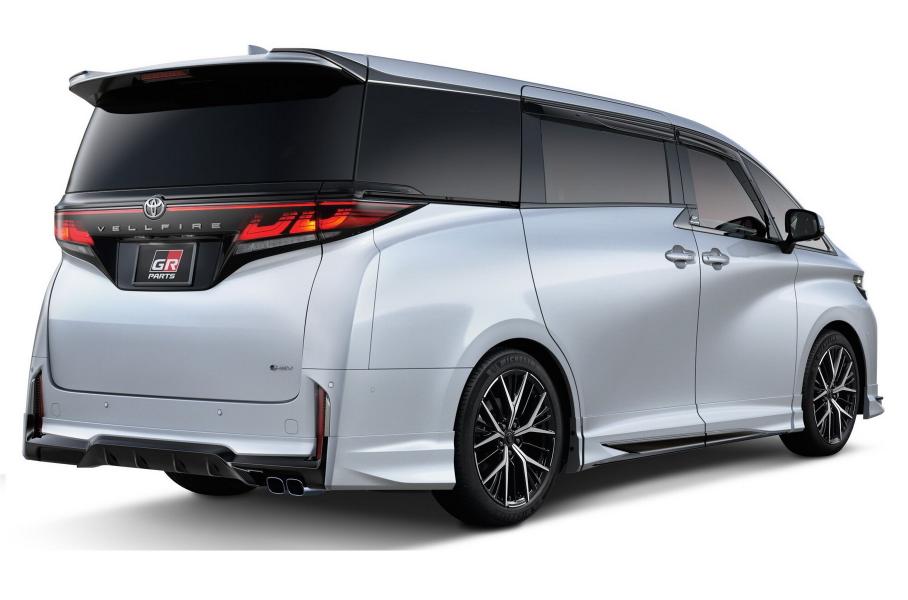 Для новой Toyota Alphard разработали первый тюнинг-кит