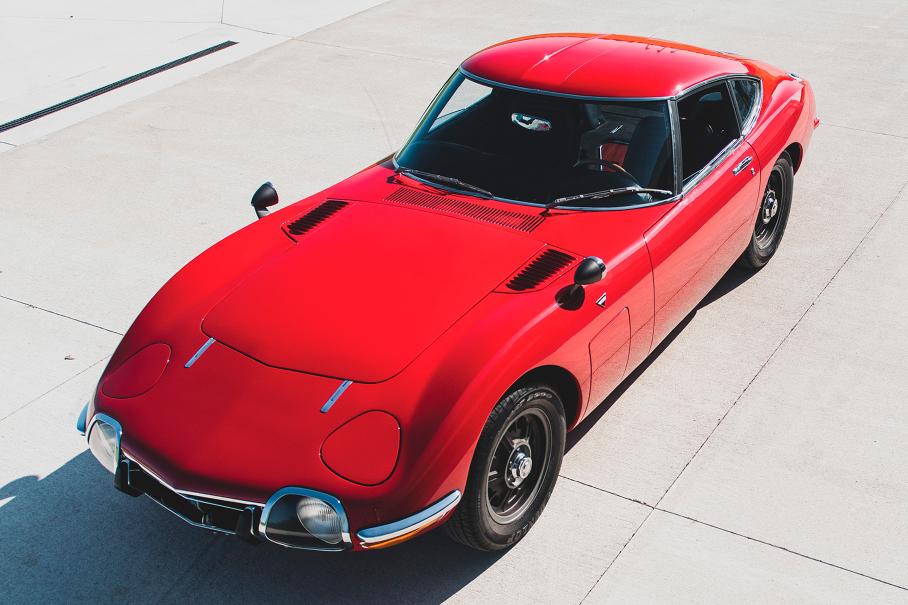 Этот экземпляр 1967 года с левым рулем, один из 62 для рынка США, был продан на аукционе RM Sotheby's в 2020 году за 912 500 долларов