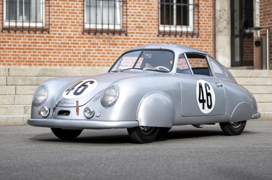 Porsche намекнула на очередную спецверсию 911-го