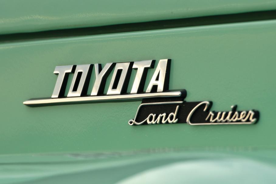 Новый Toyota Land Cruiser Prado отличится дизайном в ретростиле