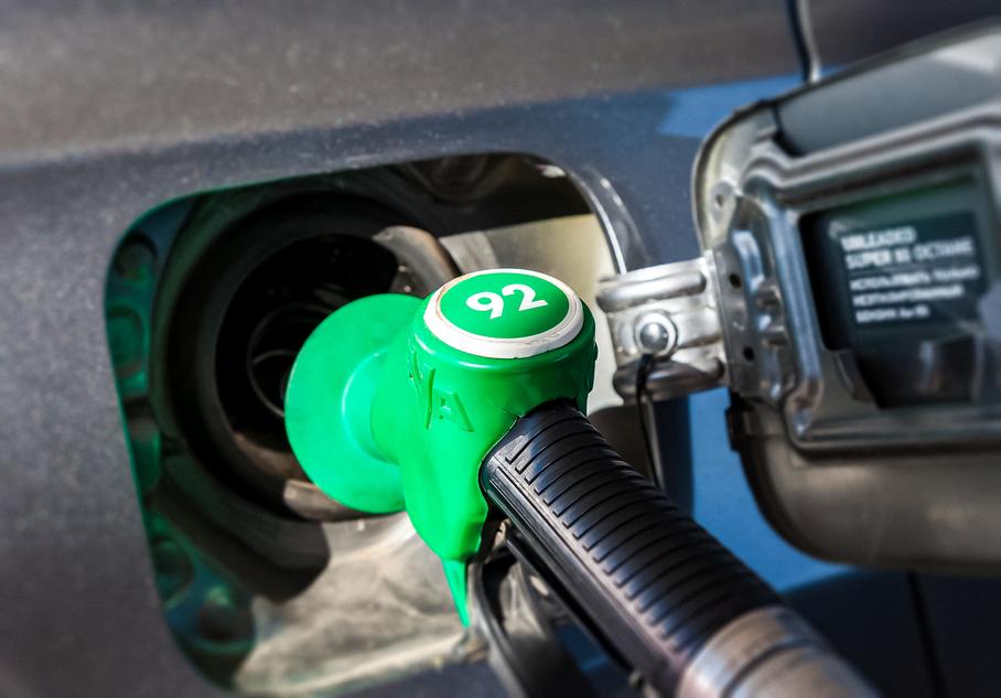 В России просят срочно проверить заправки из-за некачественного топлива