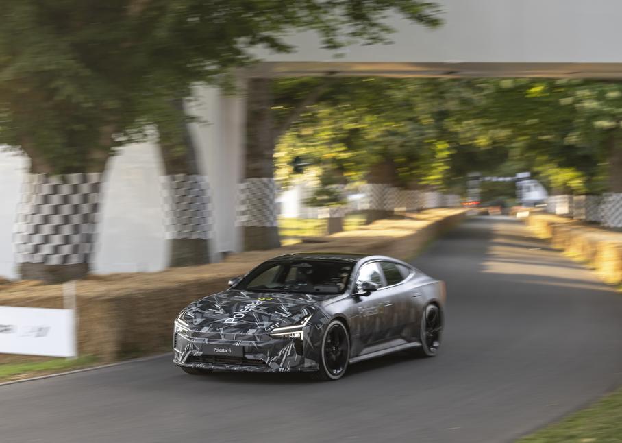 885-сильный электромобиль Polestar 5 дебютировал в предсерийном виде