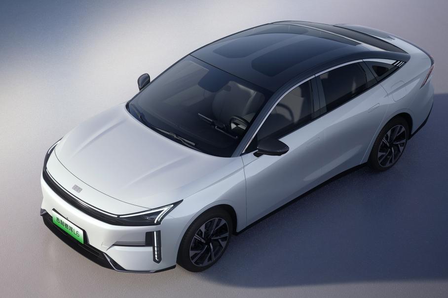 Представлен 390-сильный седан Geely с салоном от кроссовера Atlas