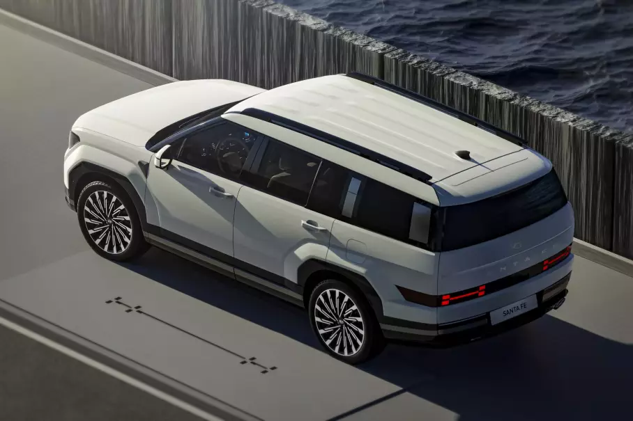 Новый Hyundai Santa Fe, 680-сильный Mercedes-AMG GLC и самый быстрый в мире седан: главное за неделю