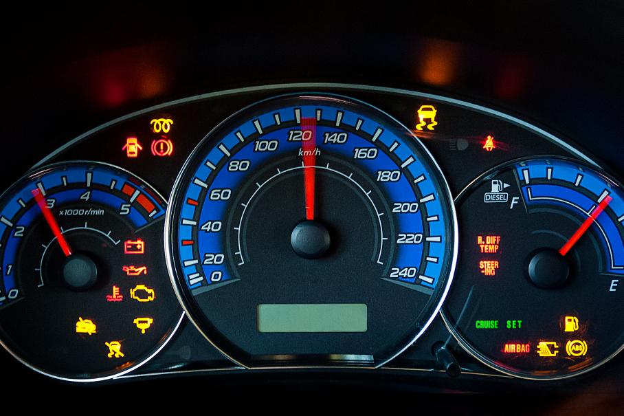 Водители смогут расшифровать значение ламп на приборной панели с помощью айфона