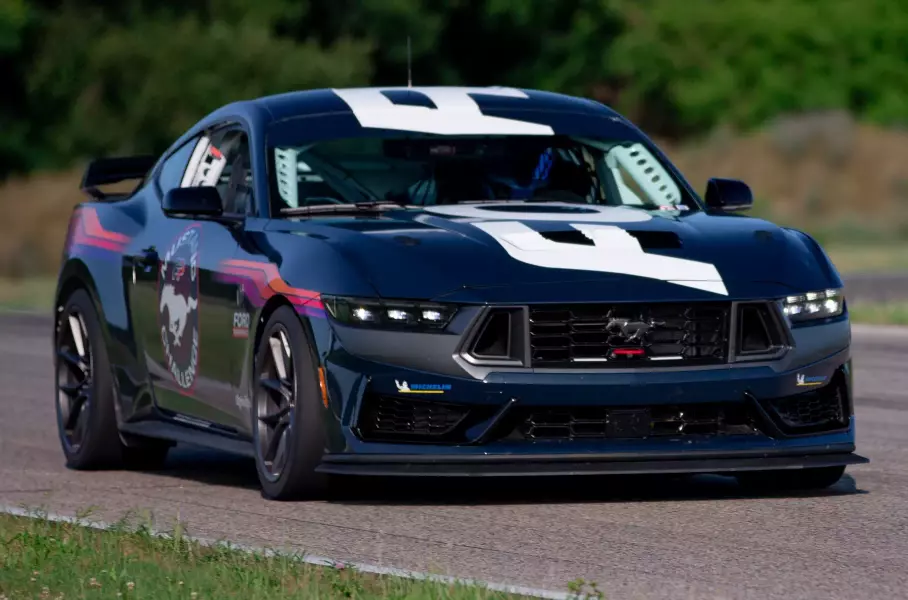 Обновлённый Mercedes-Benz V-Class, рестайлинговый седан Hyundai Elantra N и пикап Mitsubishi L200 нового поколения: главное за неделю