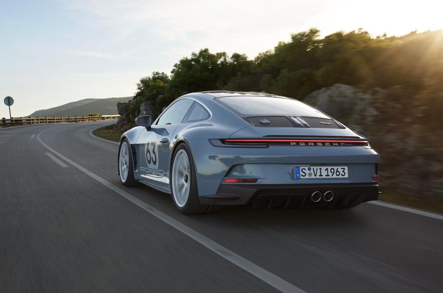 Представлен суперлегкий Porsche 911 S/T с двигателем от 911 GT3 RS