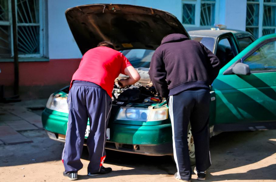 Большинство россиян вынуждены экономить на обслуживании автомобилей