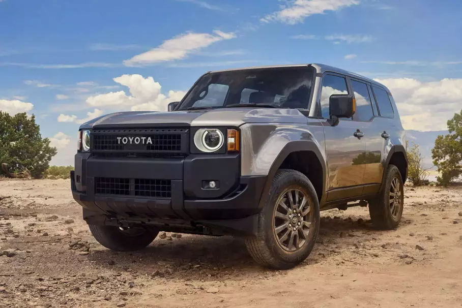 Новый Toyota Land Cruiser Prado, суперлёгкий Porsche 911 S/T и обновлённый Toyota Land Cruiser 70: главное за неделю