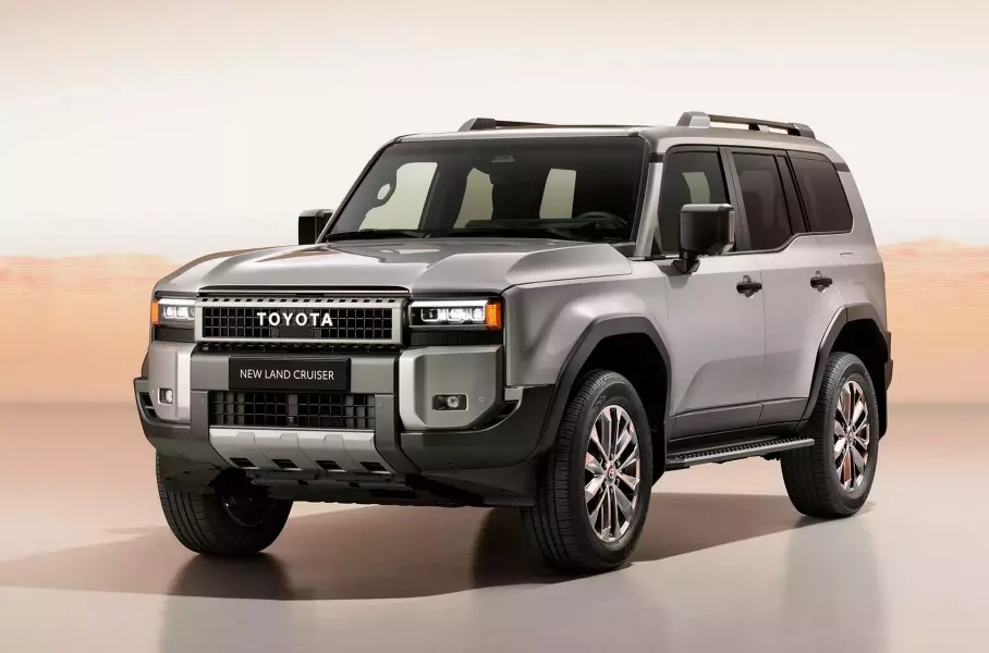 Новый Toyota Land Cruiser Prado, суперлёгкий Porsche 911 S/T и обновлённый Toyota Land Cruiser 70: главное за неделю