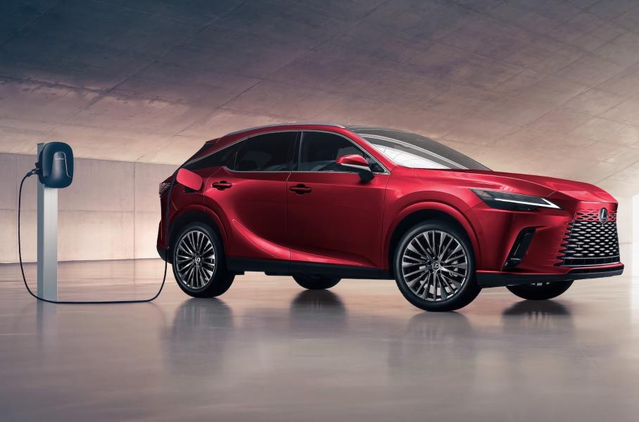 Lexus RX получил гибридную версию, которая заряжается от розетки за 2,5 часа
