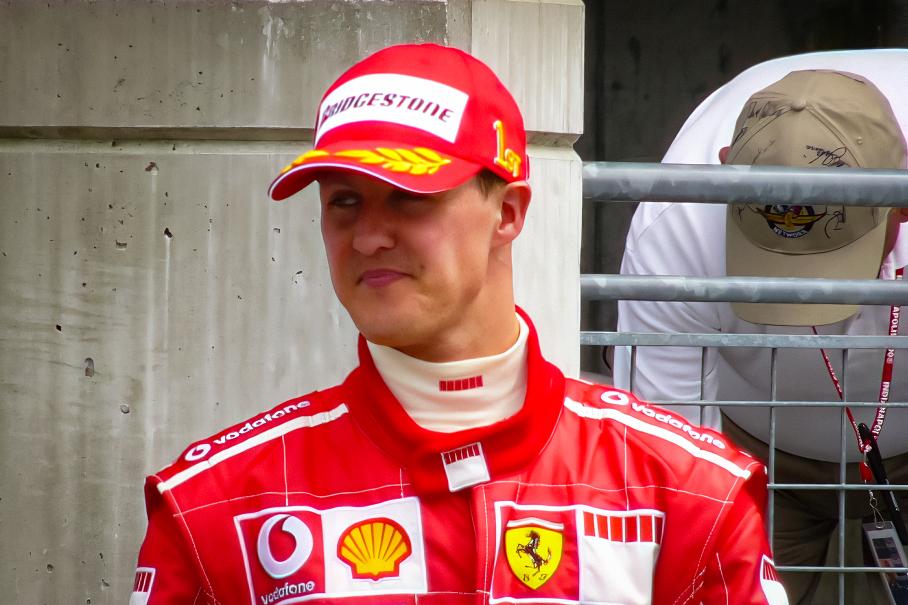 С молотка пустят коллекцию вещей, принадлежавших Михаэлю Шумахеру