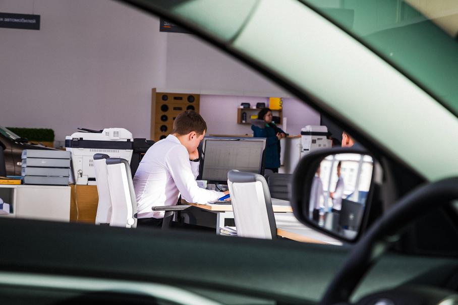 Что будет с ценами на машины из-за падения рубля: прогноз дилеров