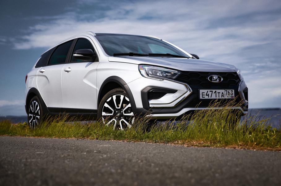 АвтоВАЗ поднял цены почти на все Lada