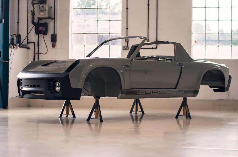 Старенький Porsche 914 превратили в очень дорогой рестомод