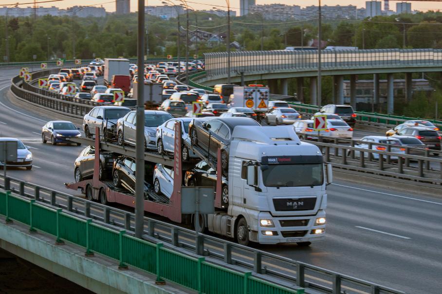 Грузия полностью перекрыла поставки автомобилей в Россию