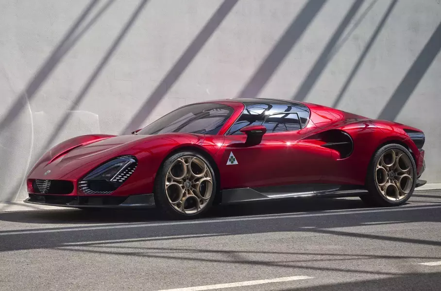 Самый мощный Porsche Cayenne, обновлённая Tesla Model 3 и суперкар Alfa Romeo: главное за неделю