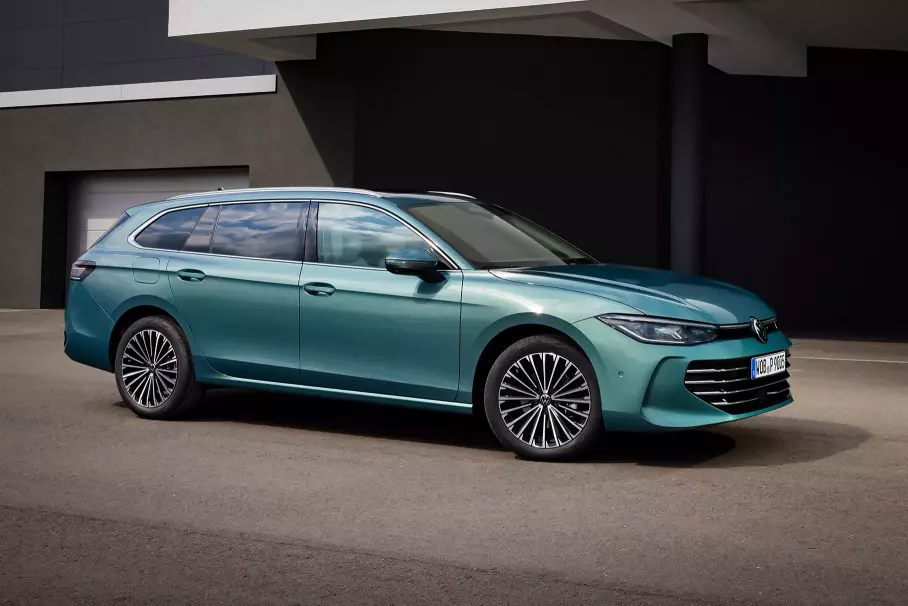 Самый мощный Porsche Cayenne, обновлённая Tesla Model 3 и суперкар Alfa Romeo: главное за неделю