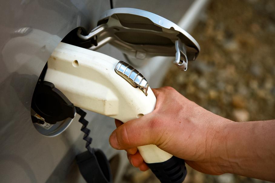 Еще один регион РФ отменит транспортный налог на электромобили