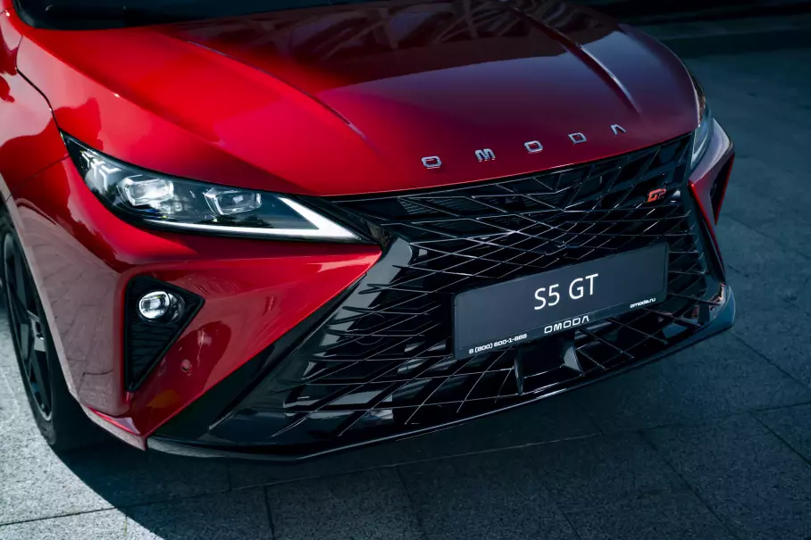 Omoda запустила продажи «подогретого» седана S5 GT. Раскрыта цена