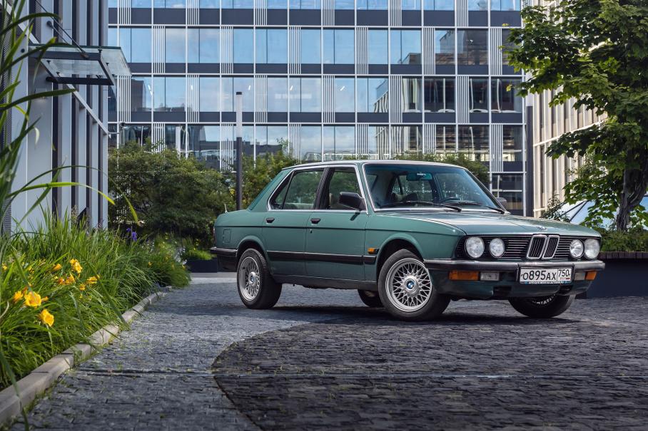 Трижды пять. Тест ретро-пятерок BMW