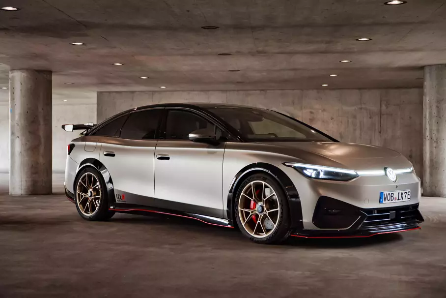 Седан Cadillac с гигантским 33-дюймовым экраном, Jeep без дизеля и рестайлинг самого популярного пикапа Ford: главное за неделю