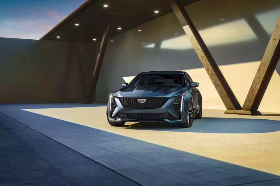 Седан Cadillac с гигантским 33-дюймовым экраном, Jeep без дизеля и рестайлинг самого популярного пикапа Ford: главное за неделю