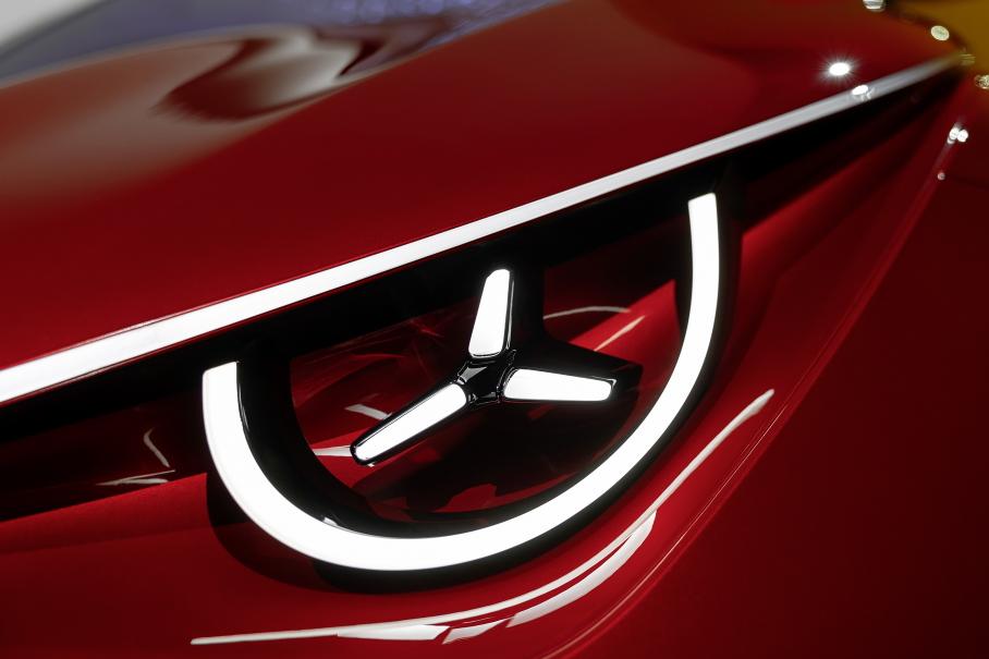 Новой «визитной карточкой» Mercedes-Benz станут трехлучевые фары