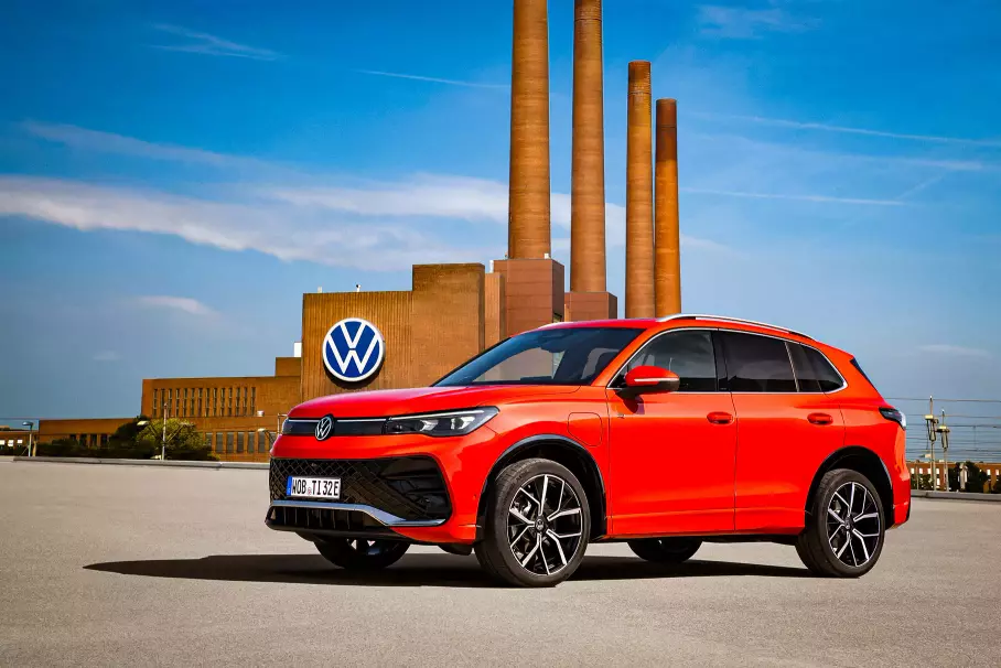 Третье поколение Volkswagen Tiguan, Toyota RAV4 для холодной погоды и обновлённый Audi Q4 e-tron: главное за неделю