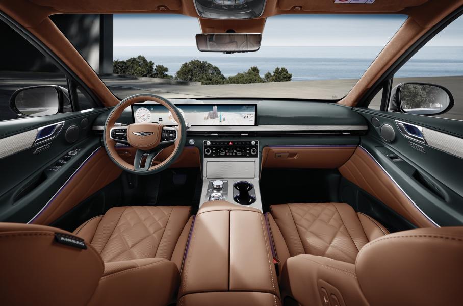 Покупателям кроссоверов GV80 предложат пять цветовых схем оформления салона, в том числе три новых — Earth Brown, Bordeaux Brown и Glacier White.