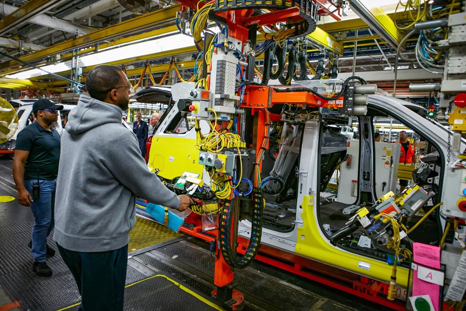 Трамп обвинил Байдена в «убийстве» американского автопрома