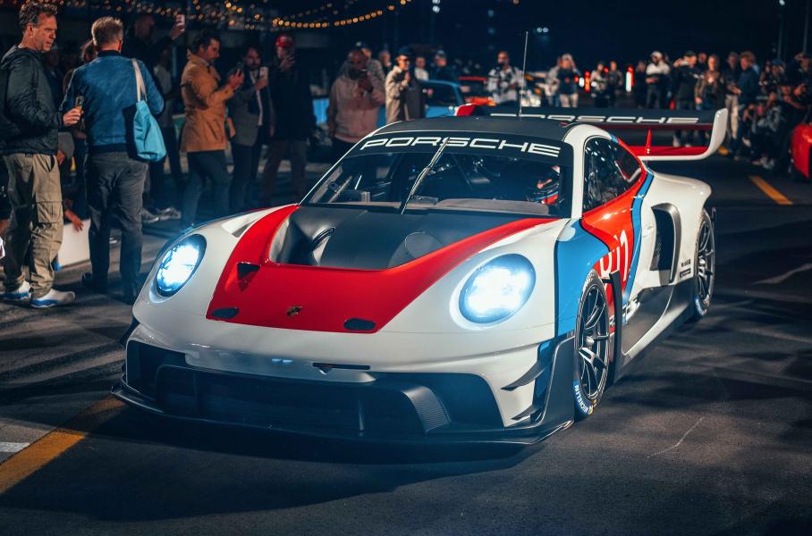 Porsche выпустила коллекционный спорткар почти за миллион евро