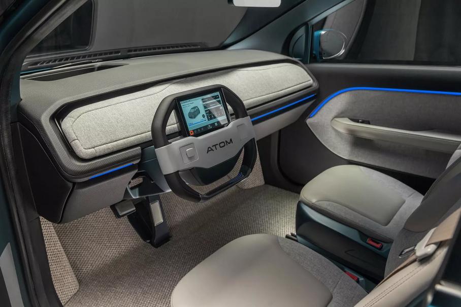 Выяснилось, почему экран российского электрокара «Атом» встроен в руль