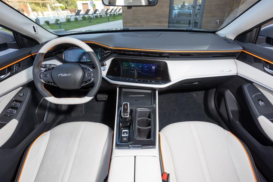 Dongfeng Aeolus Shine Max: китайский бизнес-седан с амбициями