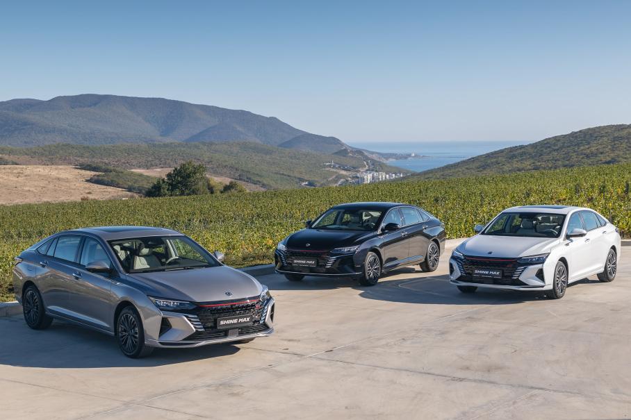 Пока на выбор предлагают четыре цвета, и на этом фото не хватает только темно-синего