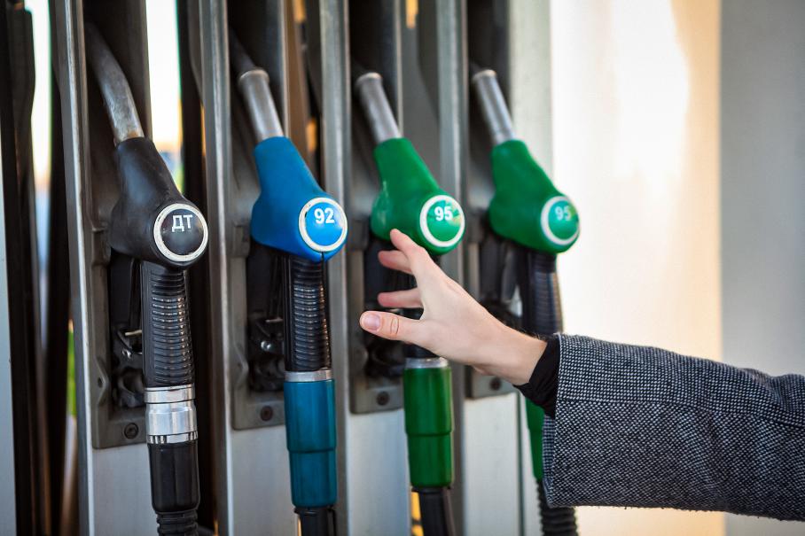 Топливо подешевеет: ФАС потребовала снизить цены на автозаправках