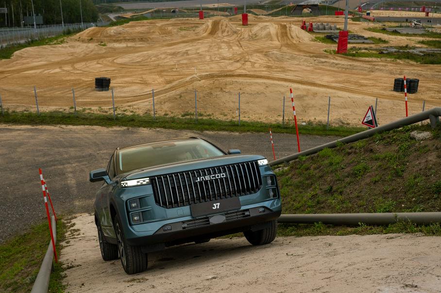 Все внешние панели кузова оцинкованы, включая крышу